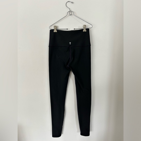 Reversible Ivivva Leggings​ - Picture 7 of 9